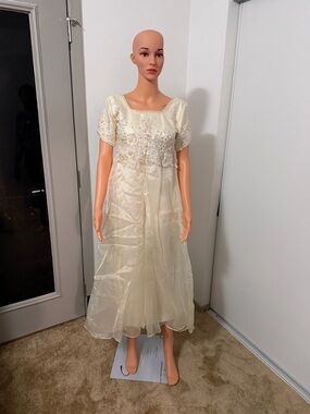 Vintage Ivory Beaded Formal Dress Lace Applique Elegant Evening Dress